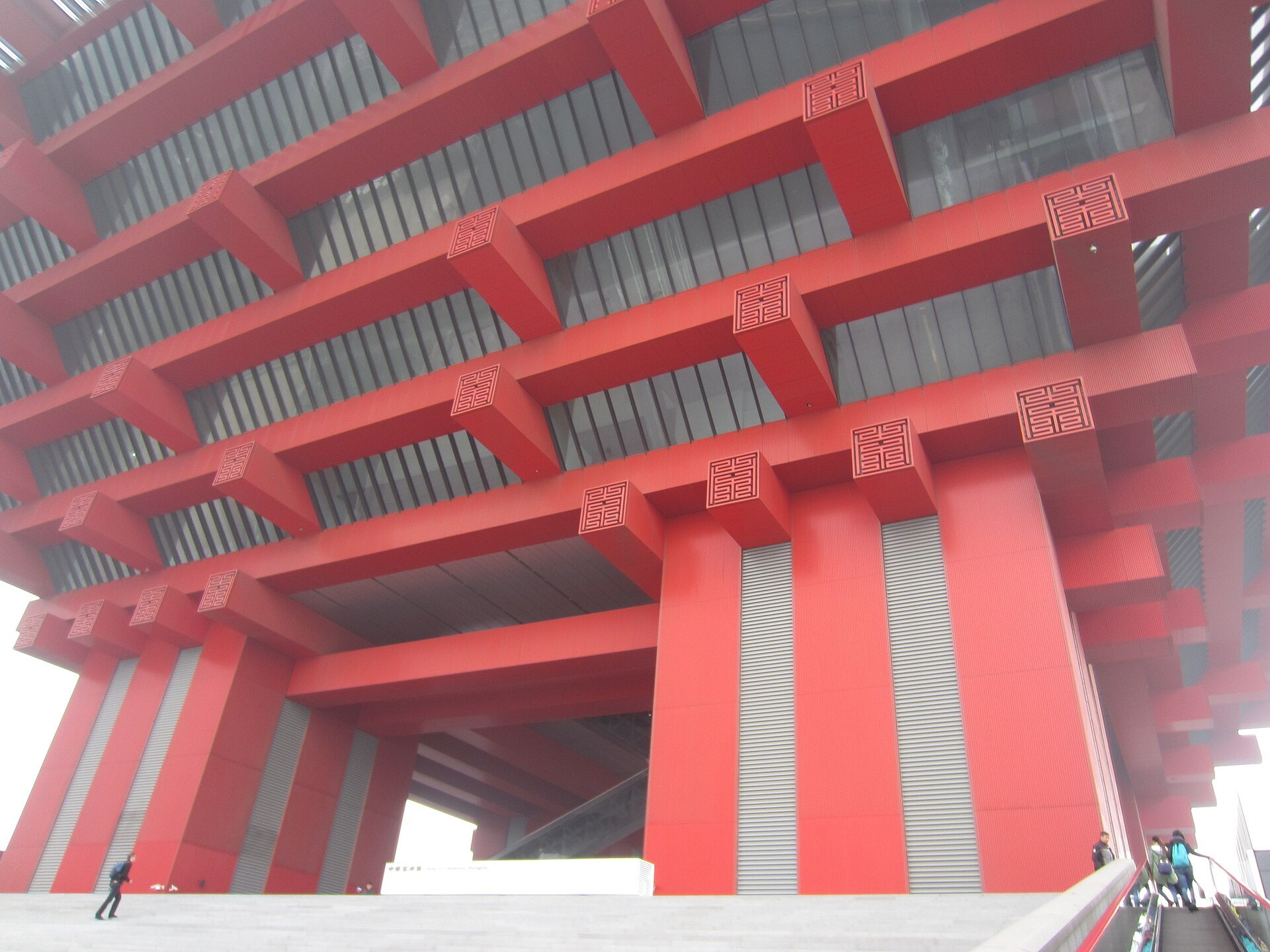 The red brackets of the former China Pavilion seen from directly below