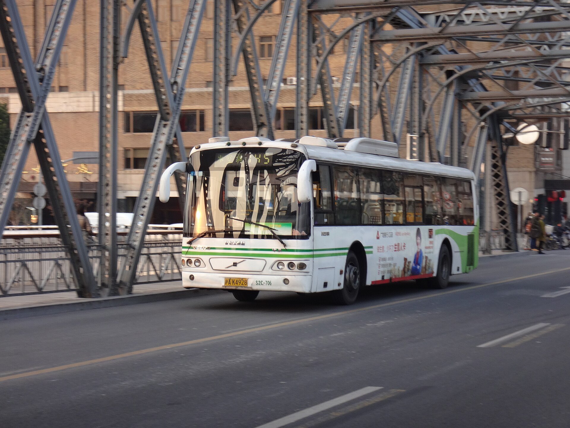 A bus crossing the Waibaidu Bridge through its steel framework